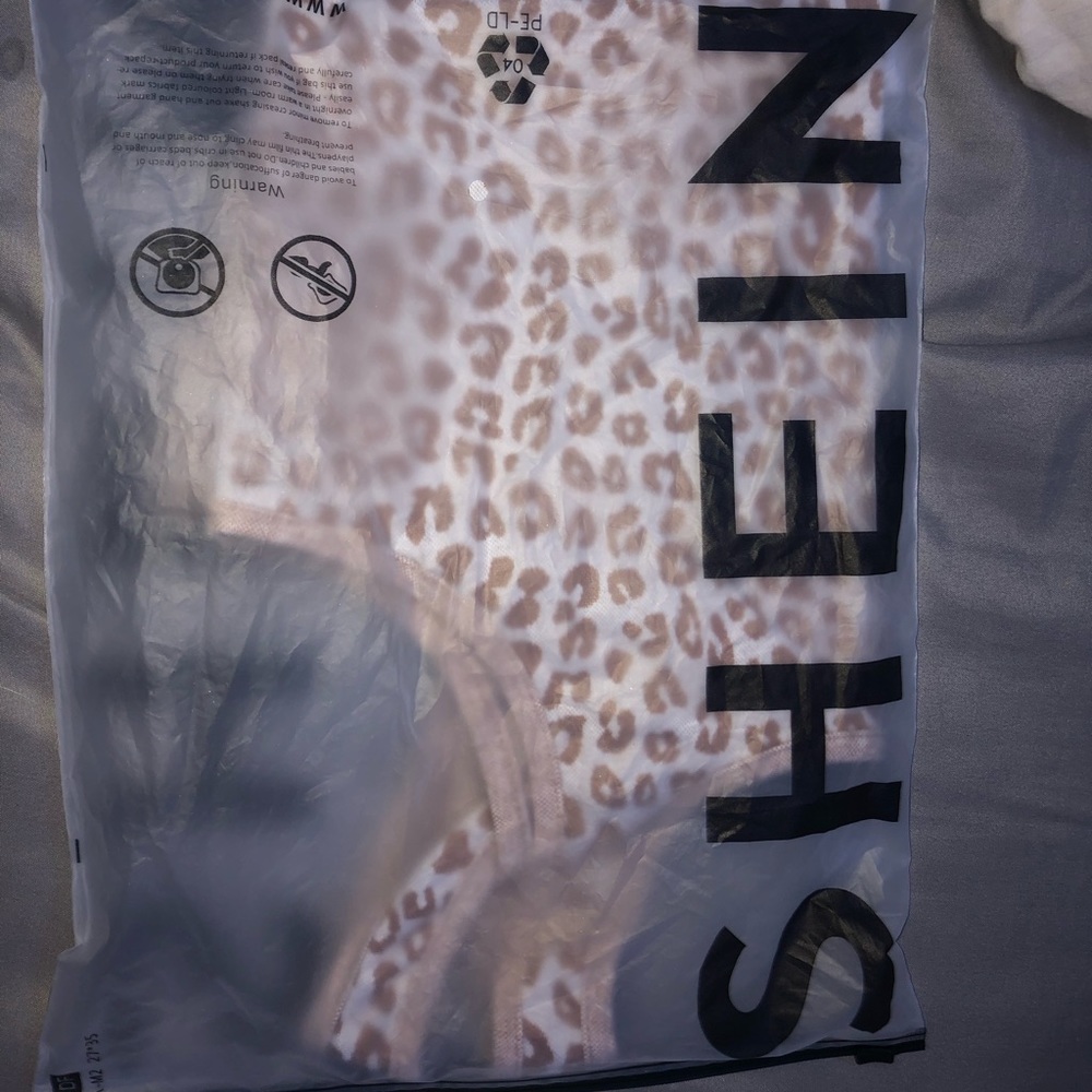 BRAND NEW! SHEIN leopard print cropped tank. - Picture 3 of 5